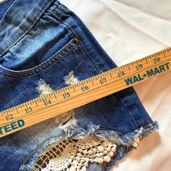listacle Jean Shorts with Lace - Picture 7 of 9